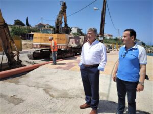 Ξεκίνησε η αντικατάσταση του αγωγού στην Ποσειδωνία - Β.Νανόπουλος: «Τοποθετούμε καινούργιο αγωγό και δίνουμε οριστική λύση στο πρόβλημα»